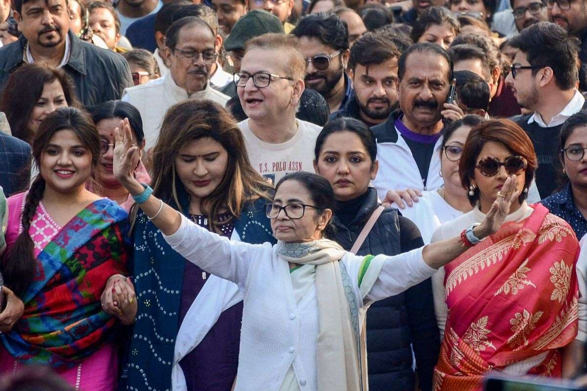 कोलकाता में बरसीं ममता बनर्जी, कहा- TMC की ‘रणनीति चोरी’ के लिए I-PAC पर छापे, बीजेपी ने एजेंसियों पर किया कब्जा