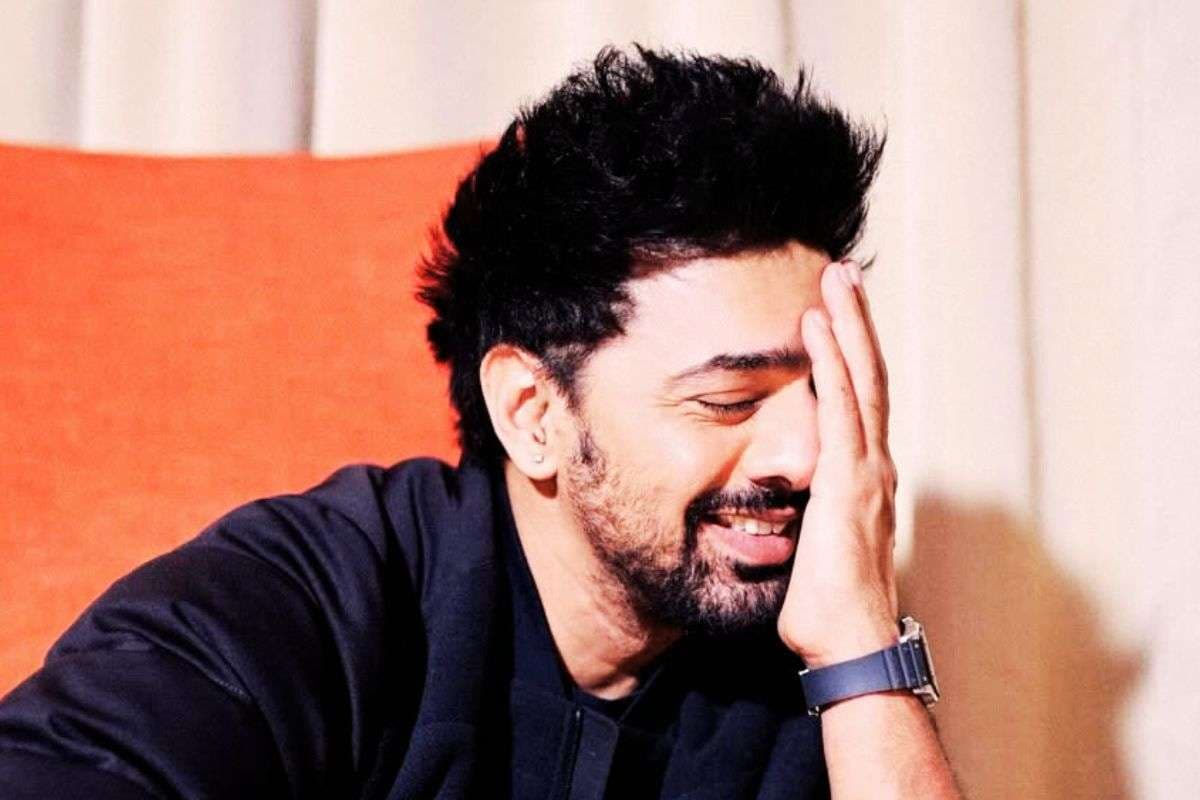 टीएमसी सांसद देव और उनके परिवार को एसआईआर सुनवाई का नोटिस, बंगाल की राजनीति गरमायी टीएमसी सांसद देव और उनके परिवार को एसआईआर सुनवाई का नोटिस, बंगाल की राजनीति गरमायी