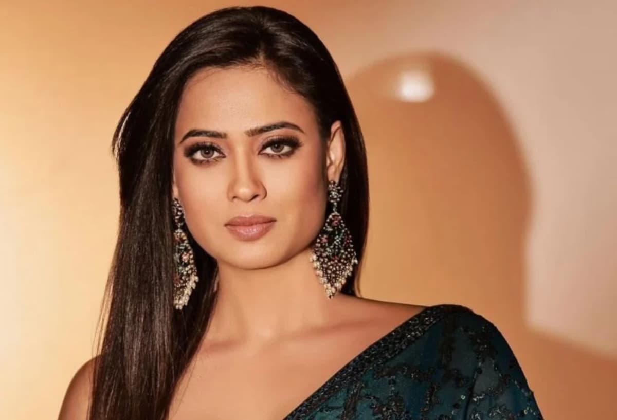 Shweta Tiwari ने फॉलो किया “जीरो सिविक सेंस” ट्रेंड, दोस्तों संग शेयर किया वीडियो