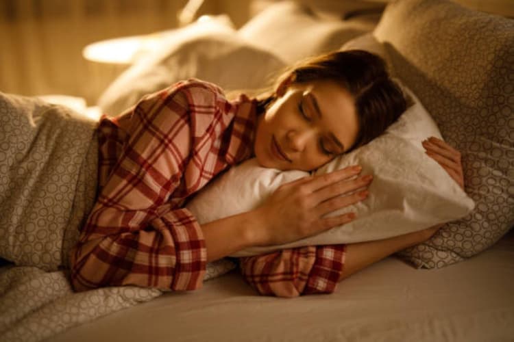 Sleeping Tips in Hindi: अच्छी नींद के लिए आजमाएं ये जरूरी टिप्स, शरीर भी रहेगा स्वस्थ