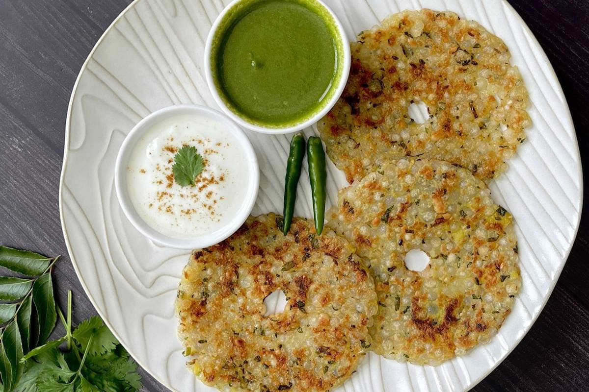 Aloo Sabudana Thepla Recipe for Ekadashi Vrat: व्रत में क्या बनाएं? ट्राई करें सॉफ्ट आलू साबूदाना थेपला की आसान रेसिपी Aloo Sabudana Thepla Recipe for Ekadashi Vrat: व्रत में क्या बनाएं? ट्राई करें सॉफ्ट आलू साबूदाना थेपला की आसान रेसिपी