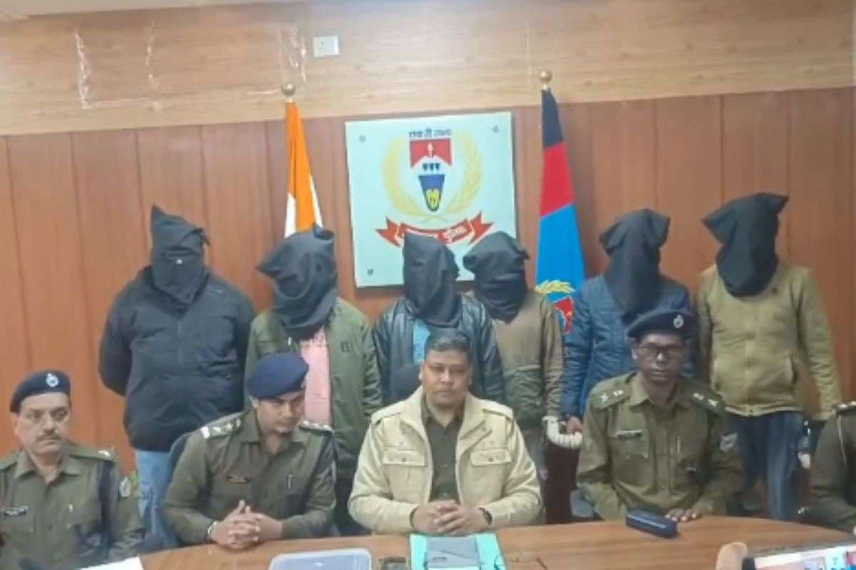 पड़हा राजा सोमा मुंडा हत्याकांड की गुत्थी सुलझी, इस वजह से हुआ था मर्डर, 7 गिरफ्तार पड़हा राजा सोमा मुंडा हत्याकांड की गुत्थी सुलझी, इस वजह से हुआ था मर्डर, 7 गिरफ्तार