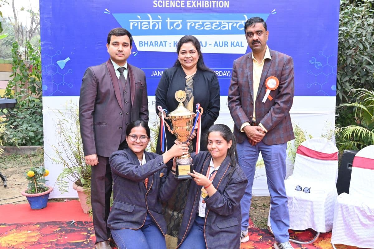 सेठ एम. आर. जयपुरिया स्कूल में विज्ञान प्रदर्शनी और मैथ्स ओलंपियाड, छात्रों ने दिखाई प्रतिभा और नवाचार