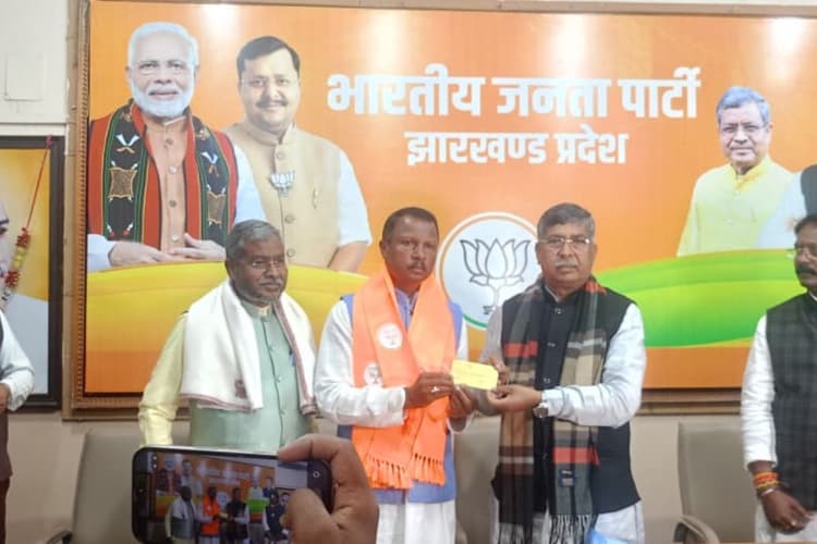 झामुमो को बड़ा झटका: विधायक दशरथ गागराई के भाई अब बने 'कमल' के सिपाही! क्या है पार्टी का पूरा प्लान