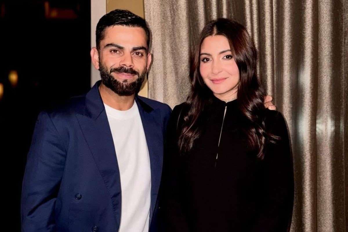 Virat Kohli ने पत्नी अनुष्का के साथ शेयर की साल 2026 की पहली तस्वीर, लुक हो रहा वायरल Virat Kohli ने पत्नी अनुष्का के साथ शेयर की साल 2026 की पहली तस्वीर, लुक हो रहा वायरल