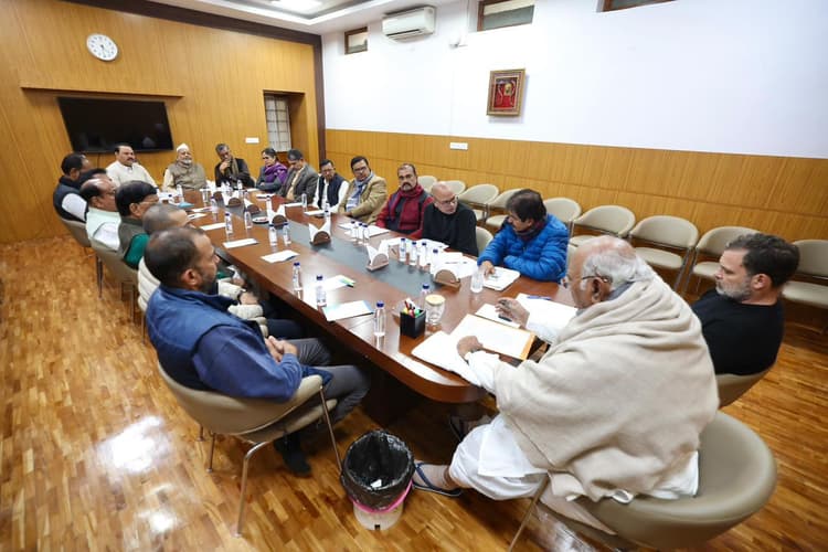 Congress: बिहार कांग्रेस नेताओं की दिल्ली में हुई उच्च-स्तरीय बैठक, अहम बदलाव की संभावना