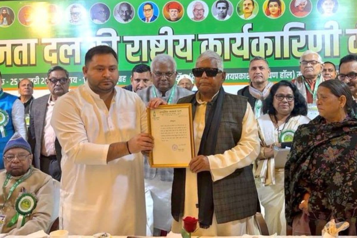 कार्यकारी अध्यक्ष बनते ही गरजे तेजस्वी यादव, कहा- RJD को कभी झुकने नहीं देंगे कार्यकारी अध्यक्ष बनते ही गरजे तेजस्वी यादव, कहा- RJD को कभी झुकने नहीं देंगे