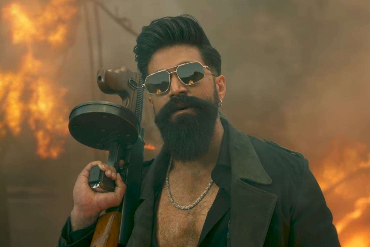 Toxic Movie: यश के जन्मदिन पर फैंस को मिला बड़ा तोहफा, ‘राया’ बन इंटेंस और एक्शन अवतार में सामने आए रॉकस्टार, देखें वीडियो Toxic Movie: यश के जन्मदिन पर फैंस को मिला बड़ा तोहफा, ‘राया’ बन इंटेंस और एक्शन अवतार में सामने आए रॉकस्टार, देखें वीडियो