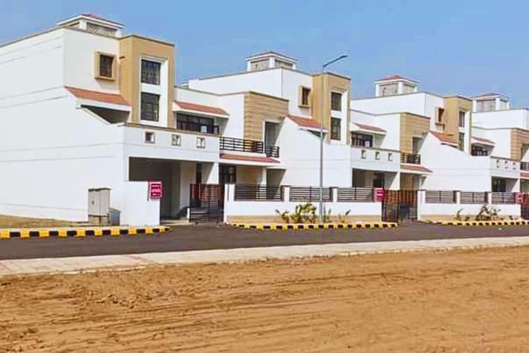 नीतीश सरकार का बड़ा फैसला! बिहार के मंत्री रख सकेंगे अब दो-दो सरकारी बंगले, 15 विधायकों को भी मिली छूट