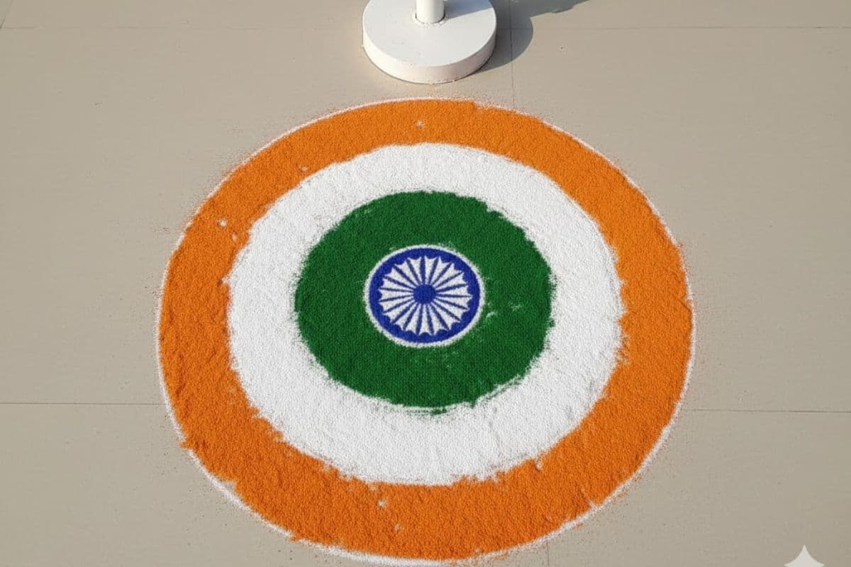 center tri colur rangoli design