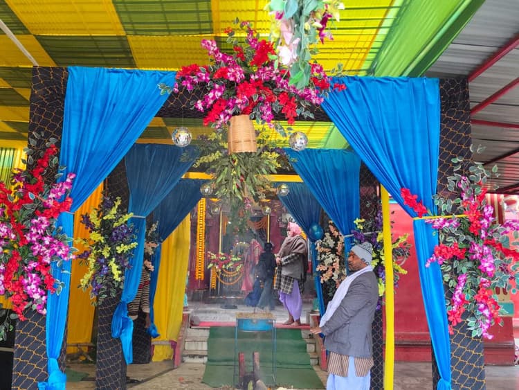 Madhubani News : नव वर्ष के आगमन पर जश्न की तैयारी में जुटे लोग