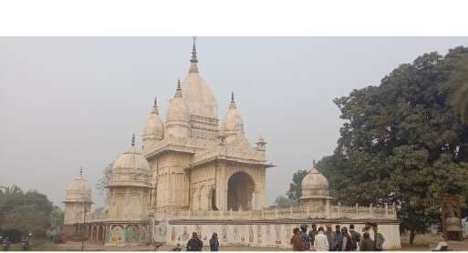 Madhubani News : नववर्ष में जश्न मनाने के लिए राजनगर का राज पैलेस पहुंचने लगे सैलानी