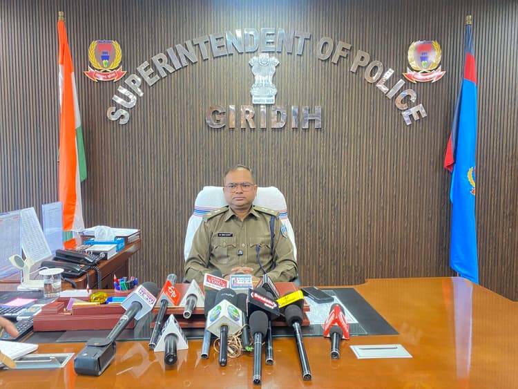 Giridih News :पुलिस के लिए उपलब्धियों भरा वर्ष रहा 2025 : एसपी
