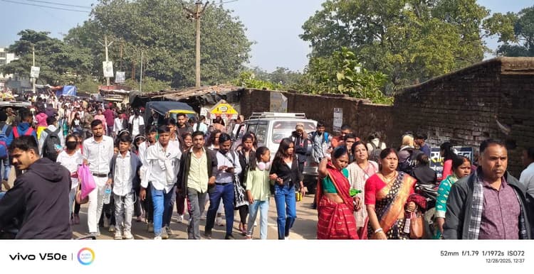 Giridih News :जैन तीर्थयात्रियों व पर्यटकों से गुलजार हुआ मधुबन