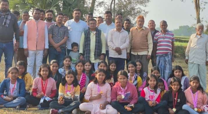 सूई-धागा में स्नेहा, तो कुर्सी दौड़ में दीपिका रहीं विजेता