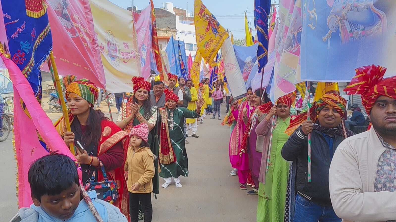 Deoghar news : निकाली गयी शोभा यात्रा, भक्तों ने श्यामबाबा के चरणों में अर्पित किये निशान