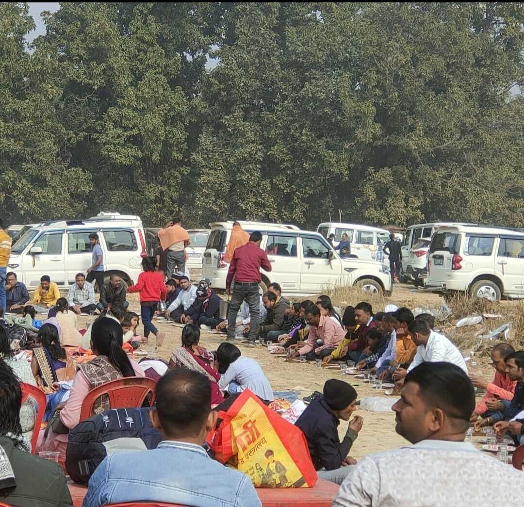 कोई पूजा-पाठ, तो कोई रमणीक स्थल पर मनाया नव वर्ष का जश्न