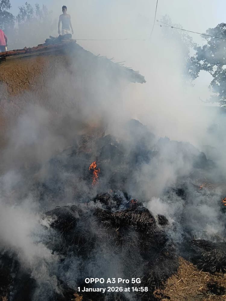 Giridih News :घर में लगी आग, हजारों का नुकसान