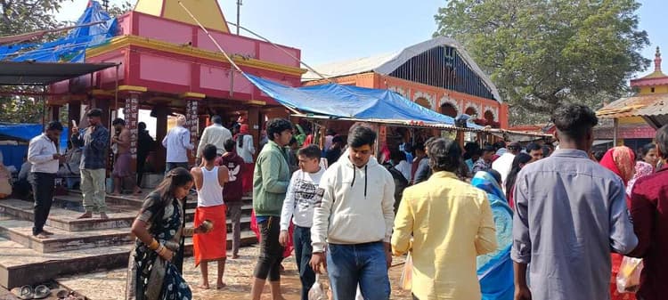 Giridih News :झारखंडधाम मंदिर में उमड़ा आस्था का सैलाब