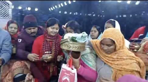 मंदिरों में पूजा-अर्चना और पार्क-पिकनिक स्पॉट पर उमड़ा मनोरंजन का जोश