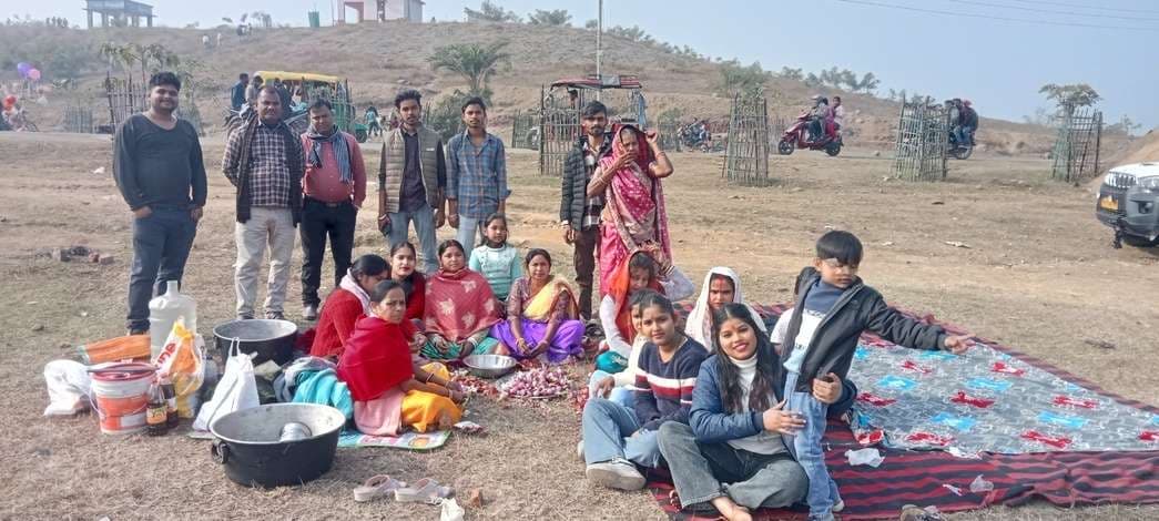 ठाकुरगंगटी में मोपहाड़ी खरहरी की वादियों में नववर्ष पर सैलानियों का उत्सव