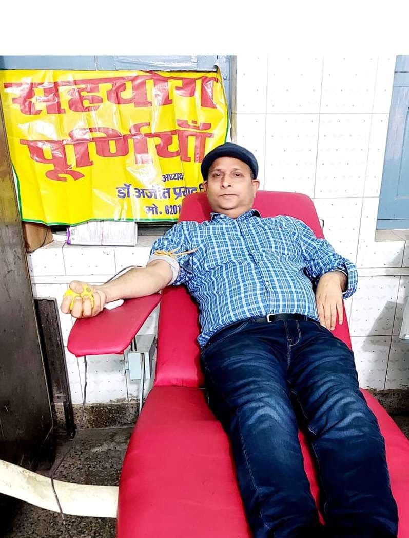 नववर्ष सहयोग के अध्यक्ष ने किया रक्तदान