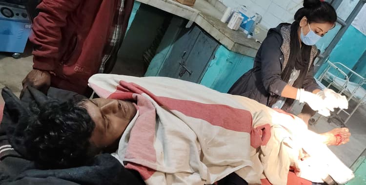 वाहन की ठोकर से बाइक सवार युवक घायल, रेफर