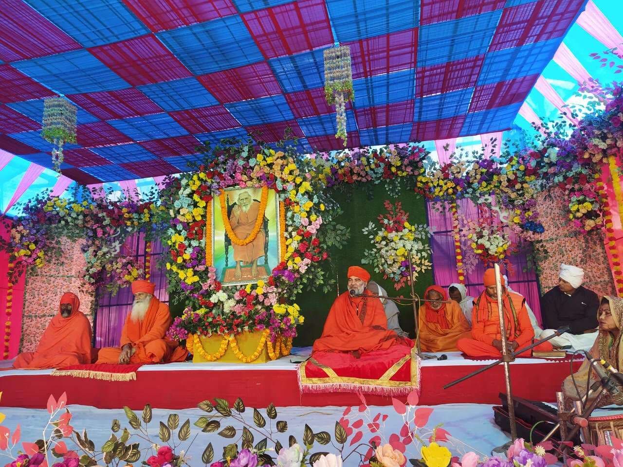 ज्ञानहीन व्यक्ति पशु के समान : स्वामी सत्यानंद