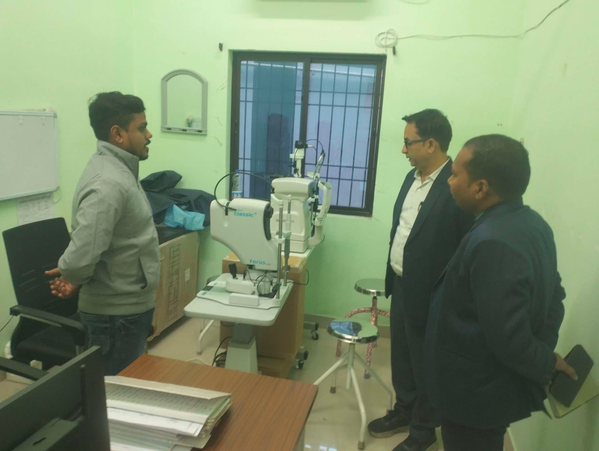 hajipur news. निरीक्षण में अनुपस्थित पाये गये स्वास्थ्य प्रबंधक व आशा मैनेजर