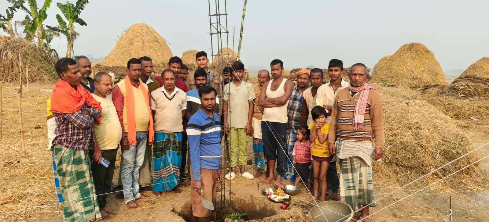 ग्राम देवता स्थान में भवन की रखी नींव