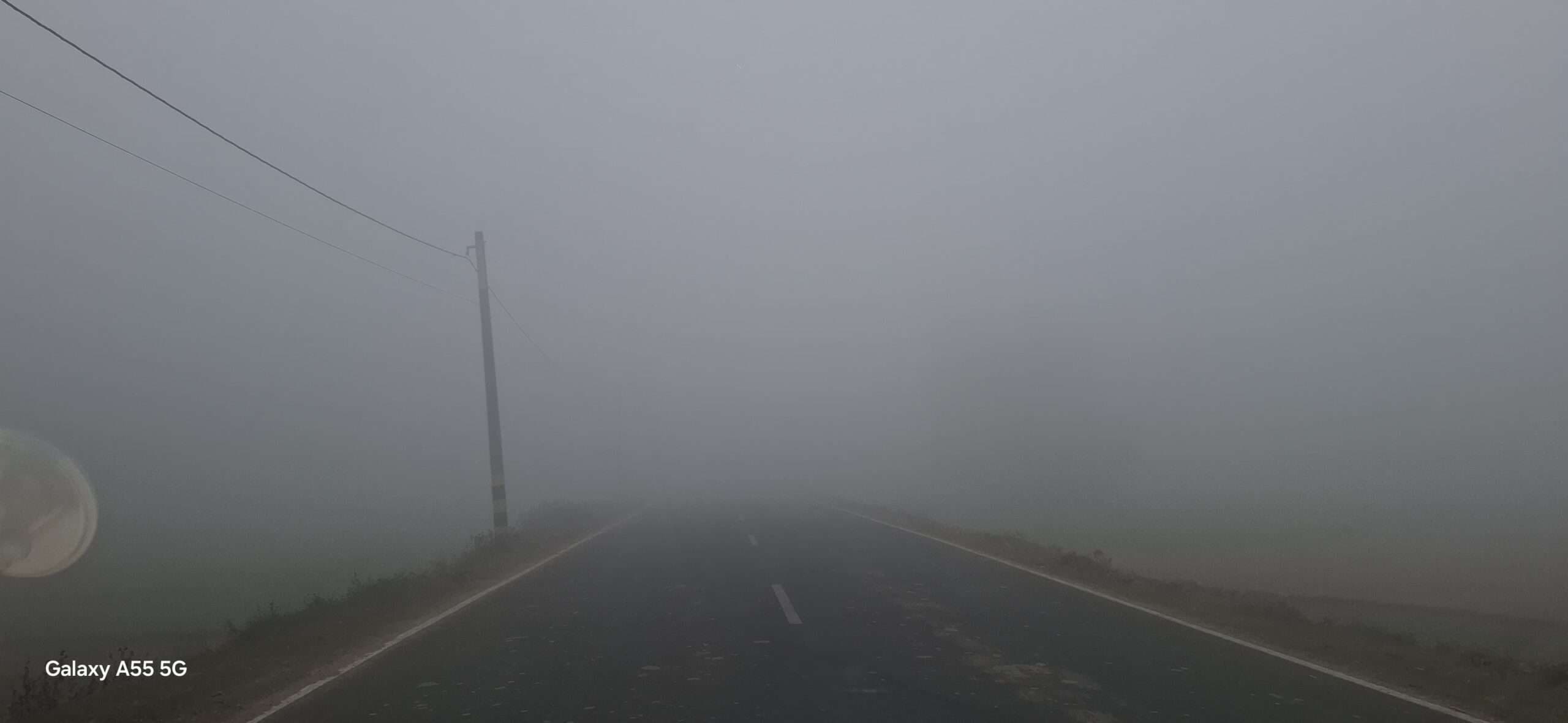 शीतलहर से बढ़ी ठिठुरन, घरों में दुबके रहे लोग