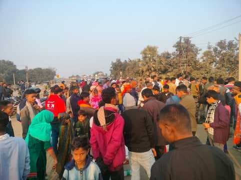 हाईवा-कार की टक्कर में युवक की मौत, चालक गंभीर रूप से घायल, भागलपुर रेफर