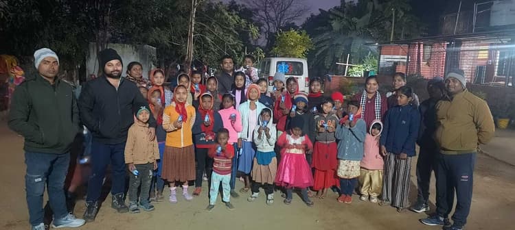 Bokaro News : अनाथ बच्चों के संग बांटी नववर्ष की खुशियां