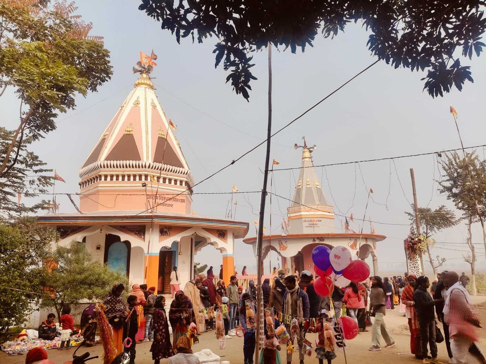 रामनगर गांव में पौष पूर्णिमा पर चितेश्वर शिव मंदिर में जलाभिषेक को उमड़े श्रद्धालु