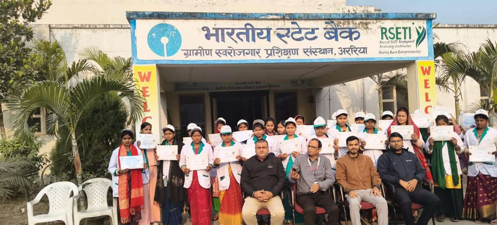 महिलाओं को दिया सिलाई का प्रशिक्षण