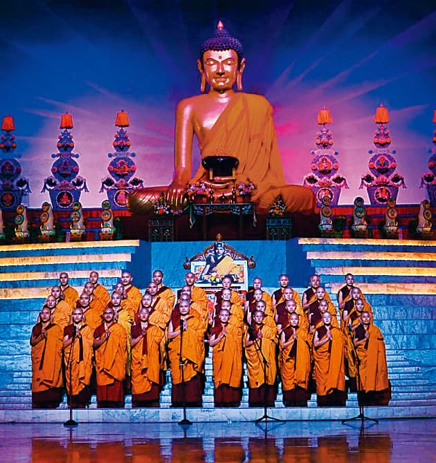 Gaya News : काग्यू मोनलम चेन्मो का समापन, दीपों से जगमग हुई बुद्धनगरी