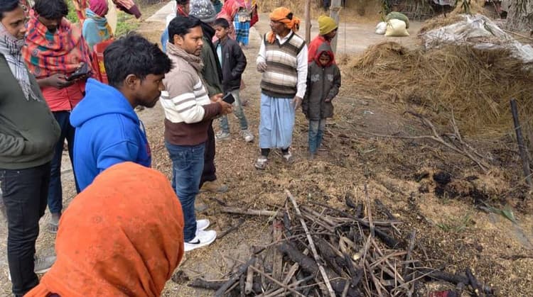 बेलाबदन वार्ड 13 में आग लगने से घर जला