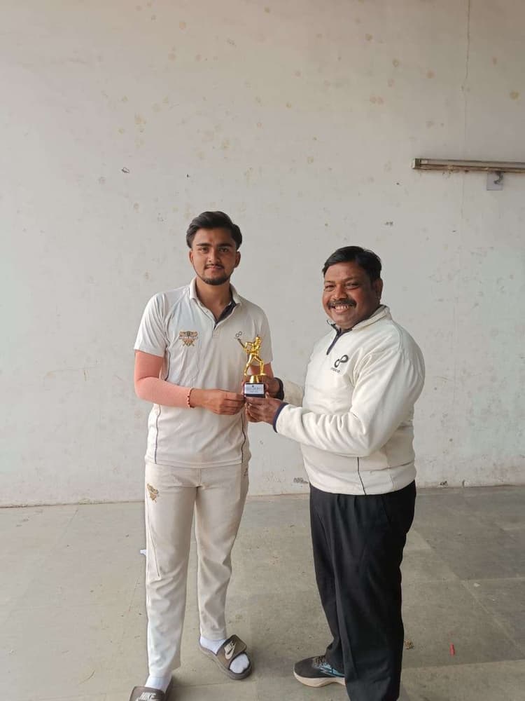 Jsca B Division Cricket League : नजम की शानदार गेंदबाजी से हिना एलायड की टीम जीती