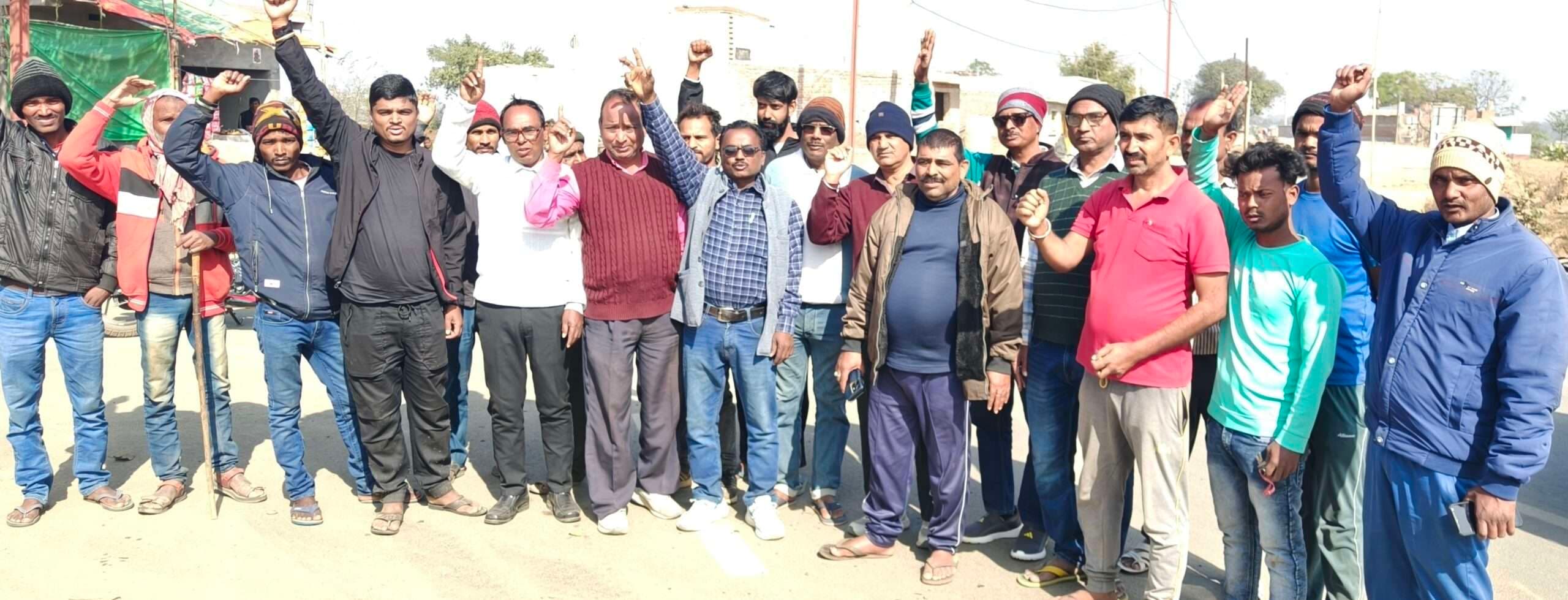 Bokaro News : 60 गांवों में 12 घंटे गुल रही बिजली, रोड जाम