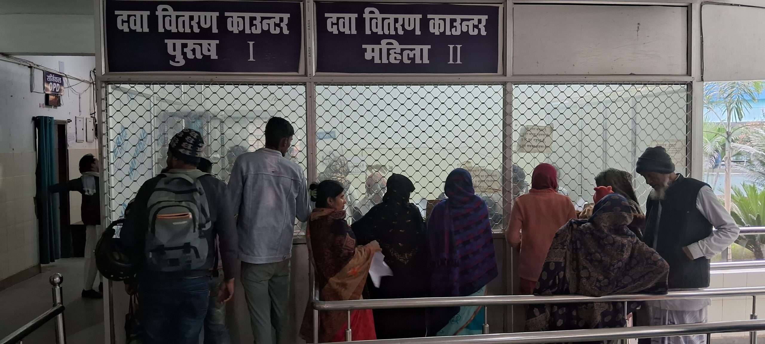 पछुआ हवा का प्रकोप, कड़ाके की ठंड से लोग परेशान