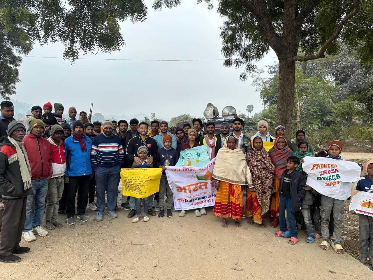 जागरूकता अभियान में मोबाइल के सही उपयोग की दी गयी जानकारी