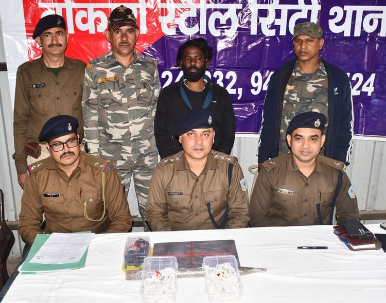 Bokaro News : बोकारो में चांदी के एक किलो जेवर के साथ कुख्यात चोर गिरफ्तार