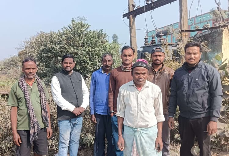 Bokaro News : ठंड में भी घंटों बिजली कटौती से उपभोक्ताओं में आक्रोश