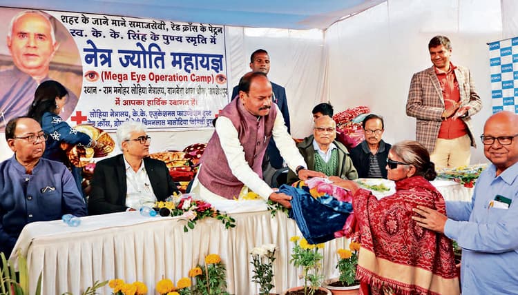 Jamshedpur News : संस्था का सेवा कार्य सराहनीय : रघुवर दास