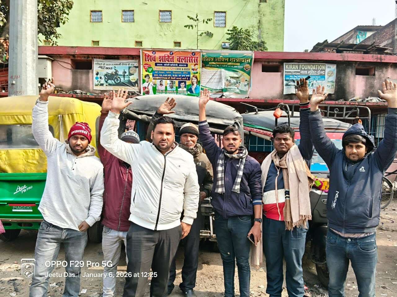 शौचालय की मांग को लेकर ग्रामीणों ने किया प्रदर्शन