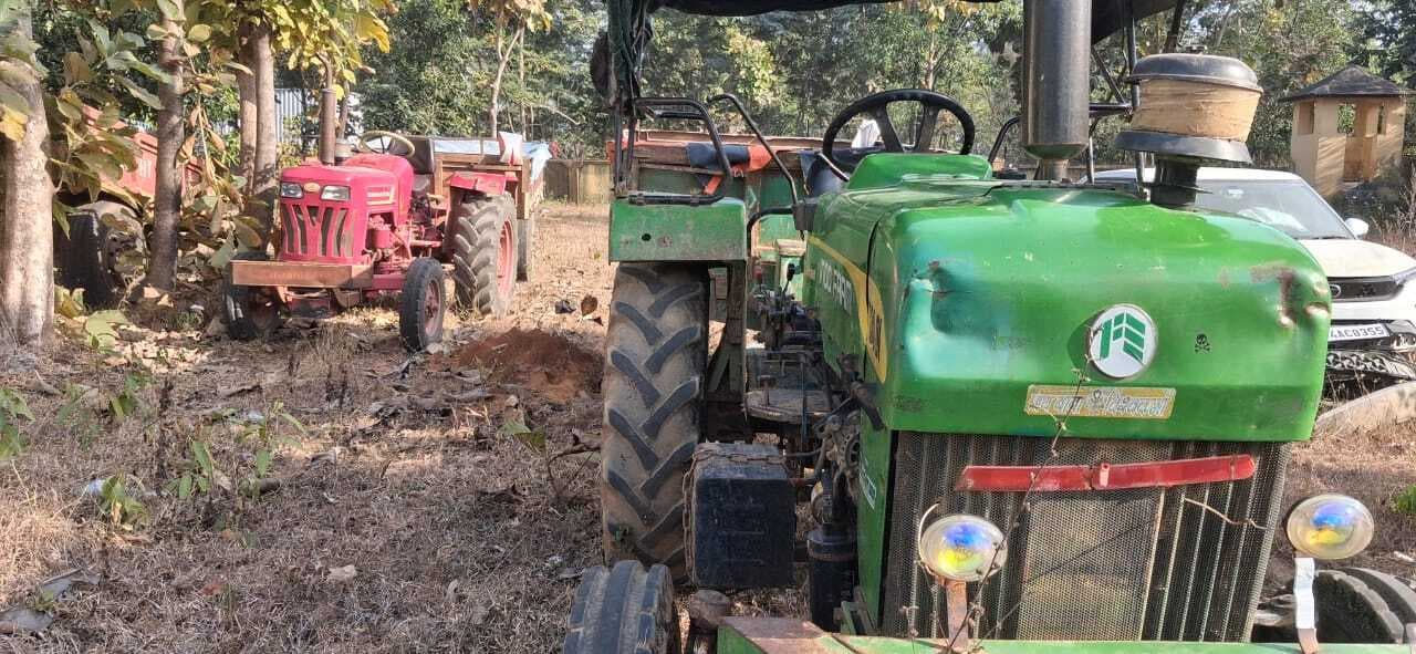 डीएमओ ने बालू लोड दो ट्रैक्टरों को किया जब्त
