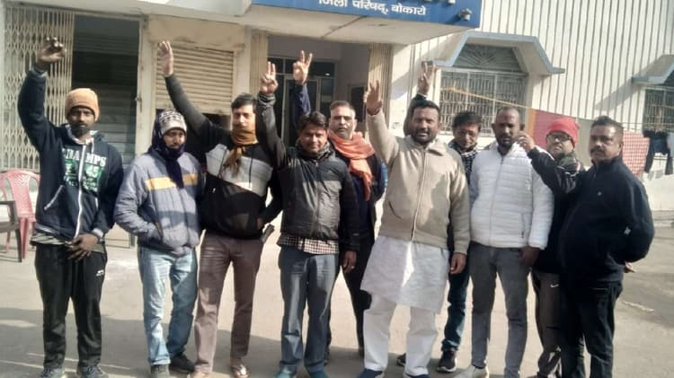 Bokaro News : रवींद्र भवन विवाह मंडप के किराये बढ़ोतरी को लेकर विरोध-प्रदर्शन