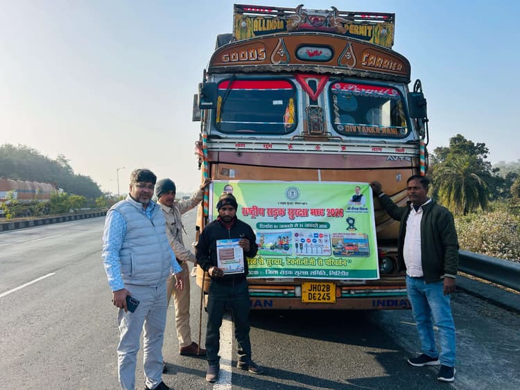 Giridih News :डीटीओ ने की भारी वाहनों की जांच