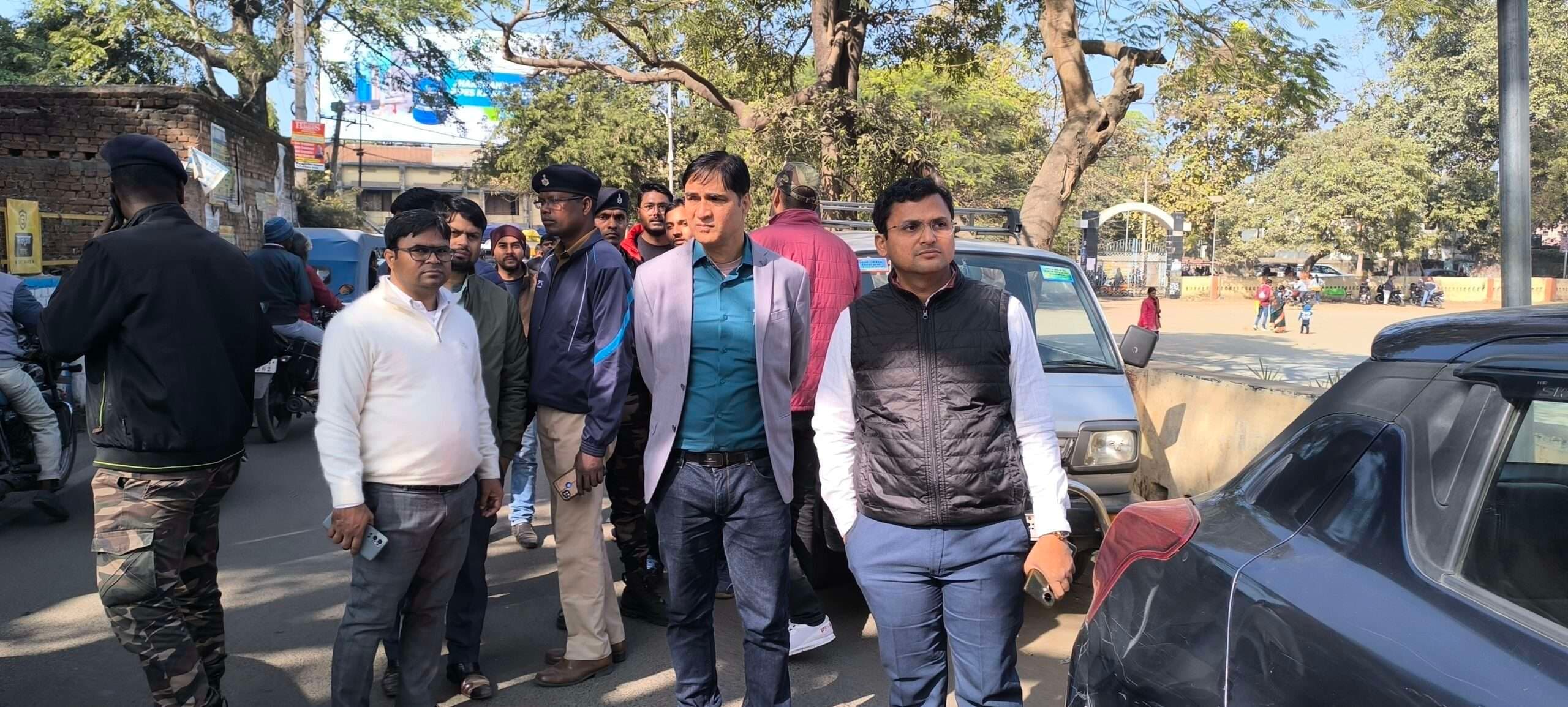 Giridih News :झंडा मैदान रोड पर अतिक्रमण और अवैध पार्किंग के खिलाफ चला अभियान