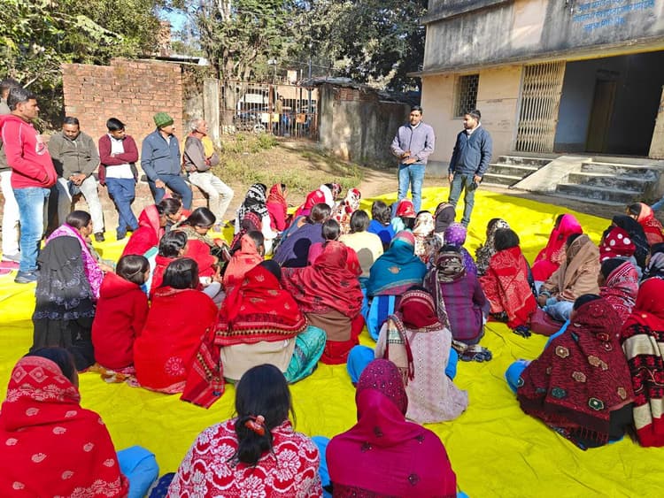 Giridih News :जलसहिया को किट से पानी जांच का मिला प्रशिक्षण